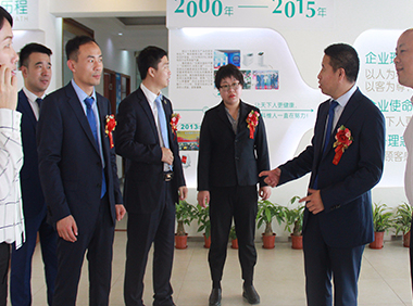 董事长视察生产基地